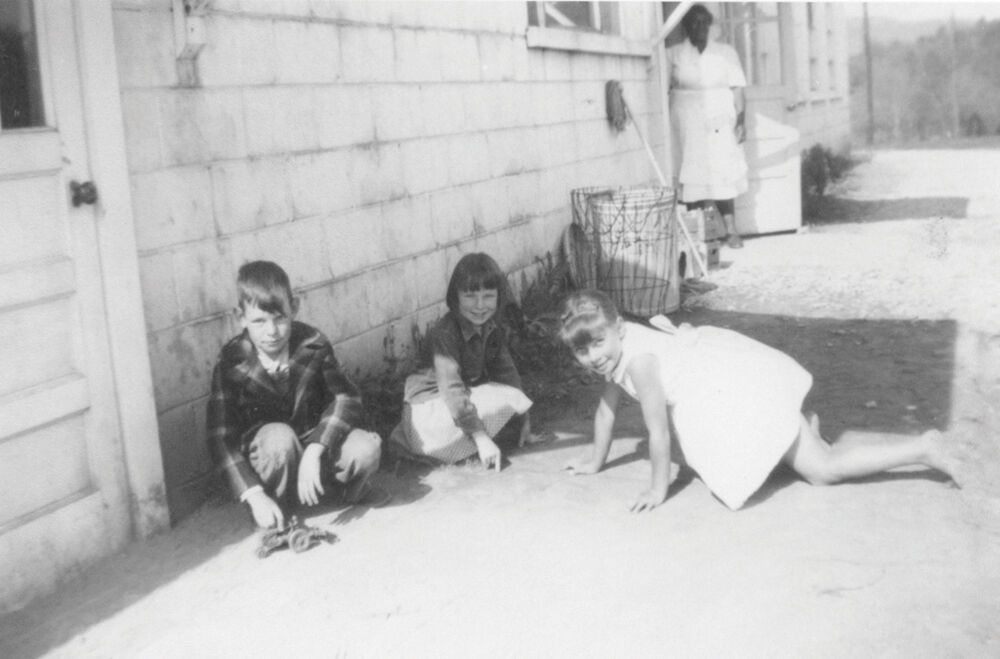 Dan Veach, Ann Veach, Jane McGee and Aunt Nannie B. Smithson
